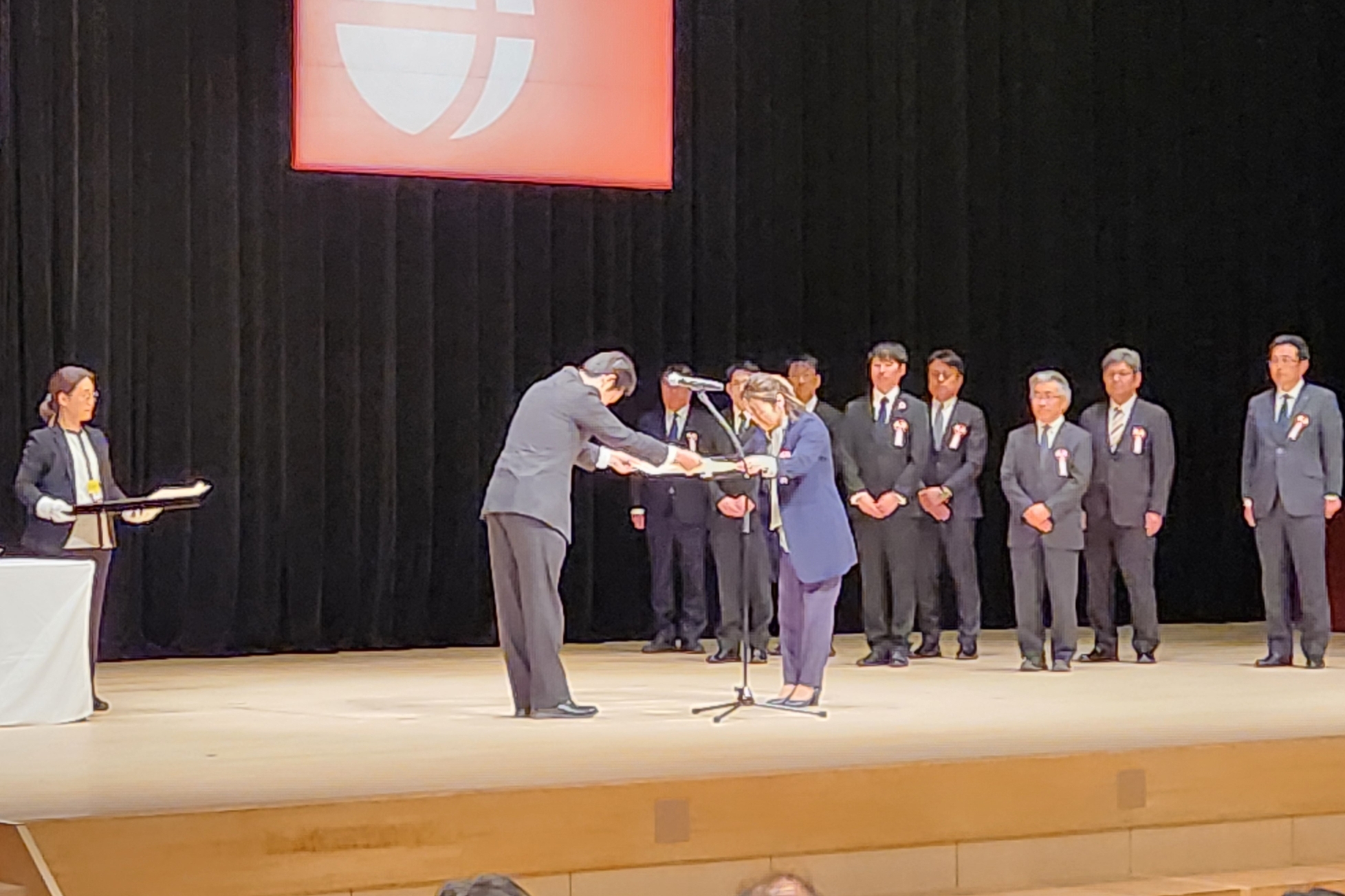 賞状授与の様子